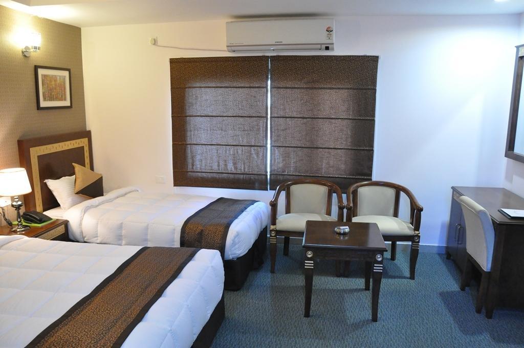Hotel Silk Route Guwahati Zewnętrze zdjęcie
